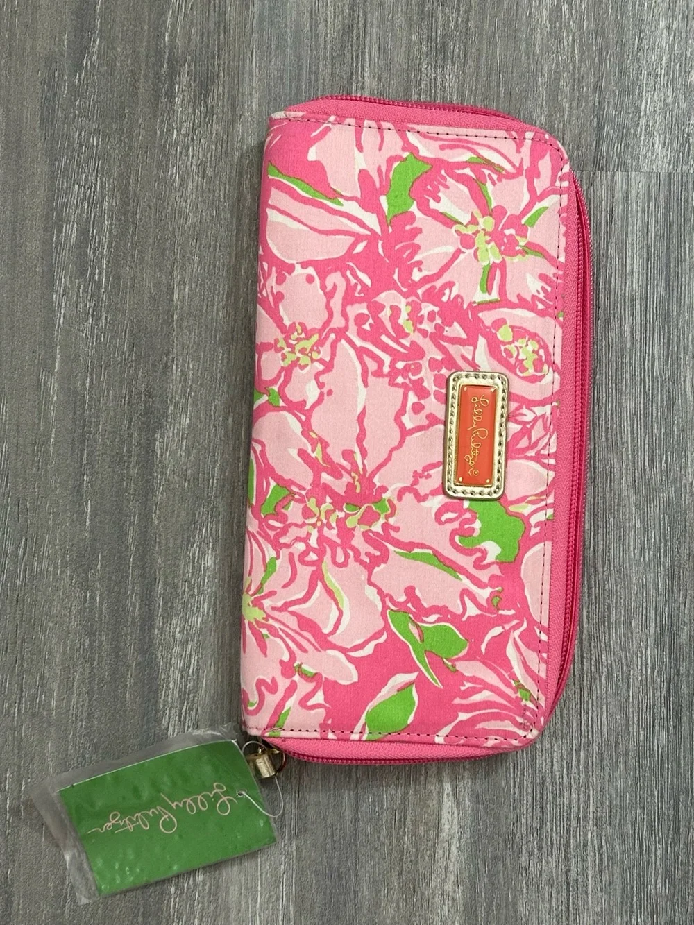 NWT Lilly Pulitzer travel passport wallet
LIMEADE - Picture 1 of 9